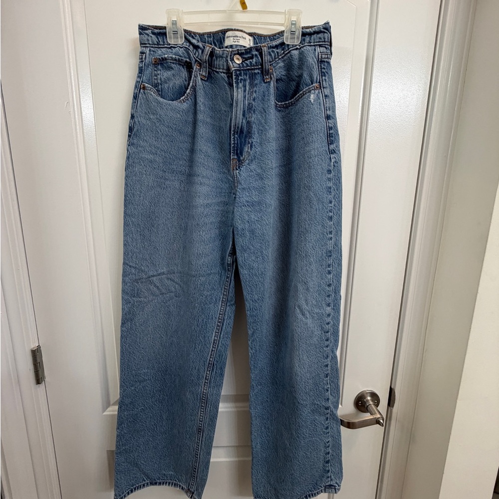 Abercrombie & Fitch Loose High Rise Jean- Light Wash